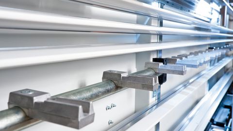 Optimierte mittlere Werkstückauflage Die mittlere Werkstückauflage ist schnell ausklappbar und auf optimaler Höhe für ergonomisches Arbeiten angebracht.